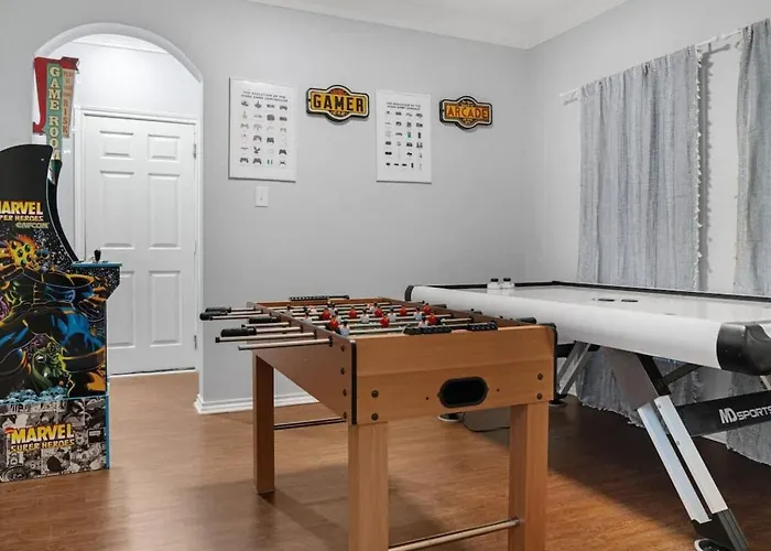 Sleeps 12 - Game - Fire Pit - Handmade Library Fort Worth